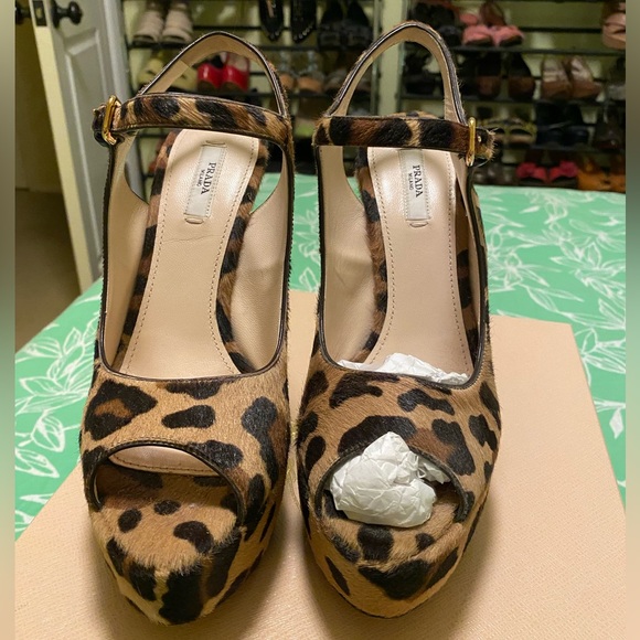 NEVER WORN Prada Heels - Picture 3 of 4